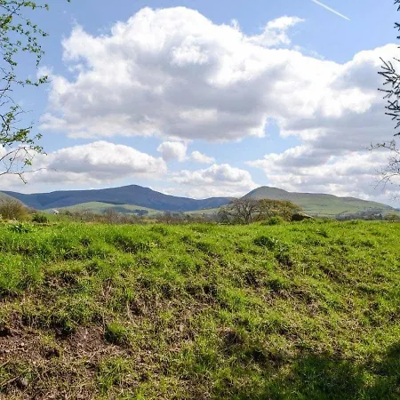 Holiday home Ospreys Ullock